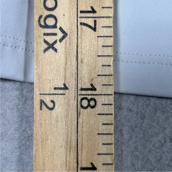 Lululemon Nulux Racerback Cropped Tank  Women’s Xsmall (0/2) Vapor Light Gray - Picture 5 of 10